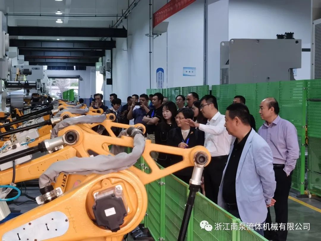在會(huì)議結(jié)束后，與會(huì)的專家團(tuán)隊(duì)參觀了浙江南泵流體機(jī)械有限公司。